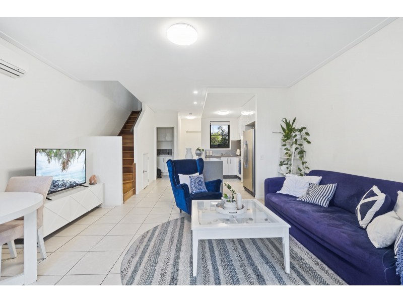 3/2 The Gardenway, Robina QLD 4226