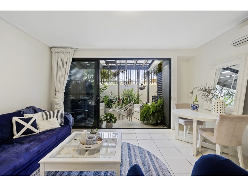 3/2 The Gardenway, Robina QLD 4226