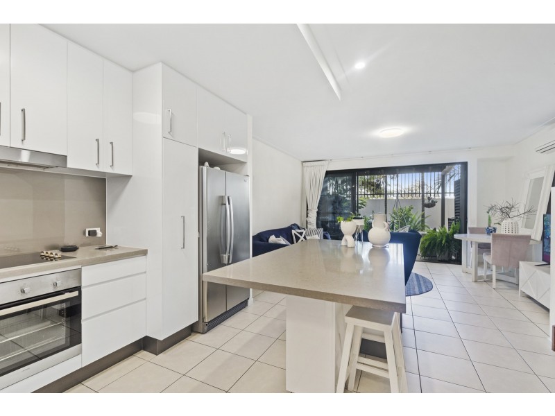 3/2 The Gardenway, Robina QLD 4226