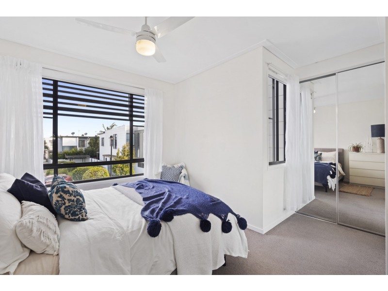 3/2 The Gardenway, Robina QLD 4226