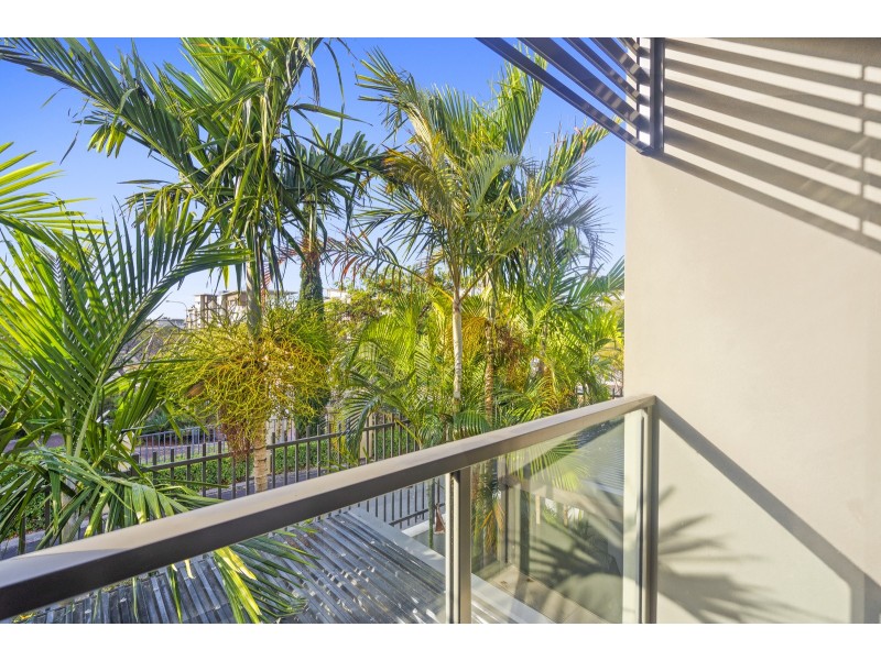 3/2 The Gardenway, Robina QLD 4226