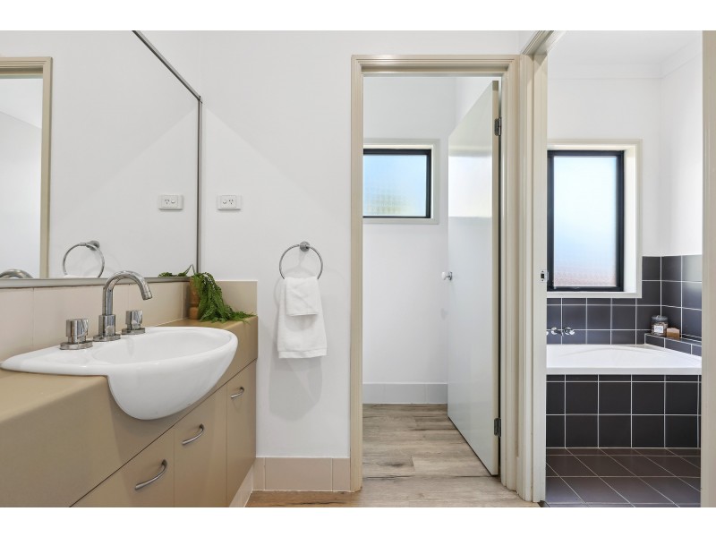 10 North Shore Avenue, Varsity Lakes QLD 4227