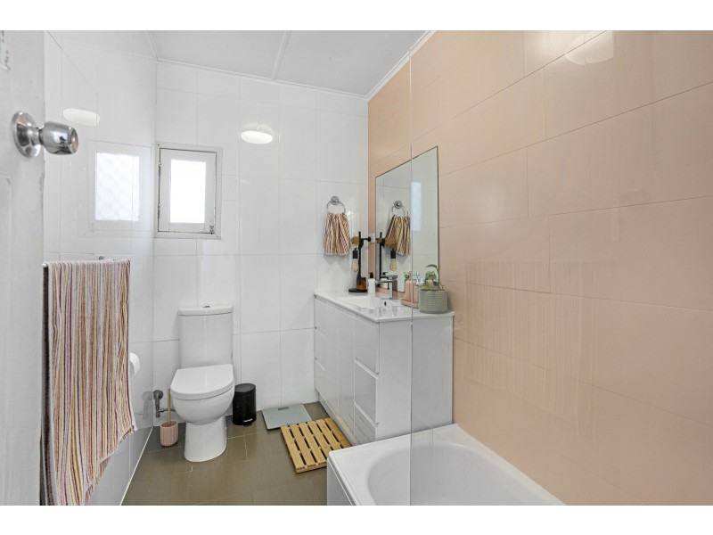 2/1424 Gold Coast Highway, Palm Beach QLD 4221