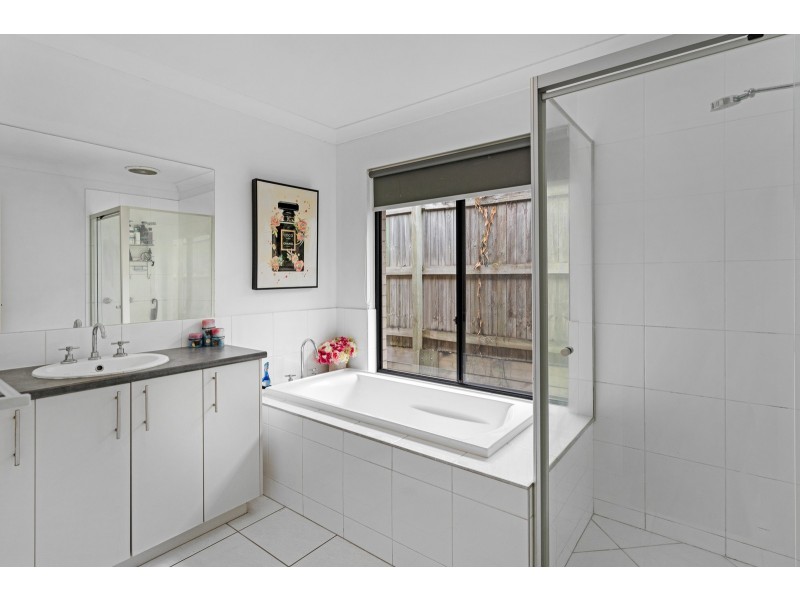 8 Goolwa Court, Pimpama QLD 4209