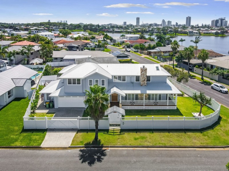 1 Dabchick Drive, Burleigh Waters QLD 4220