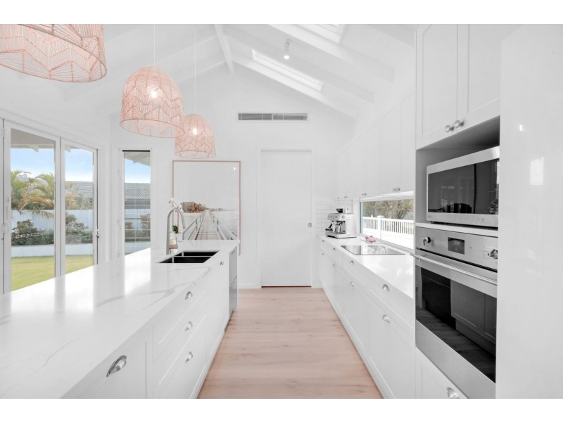 1 Dabchick Drive, Burleigh Waters QLD 4220