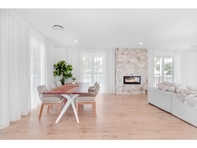 1 Dabchick Drive, Burleigh Waters QLD 4220