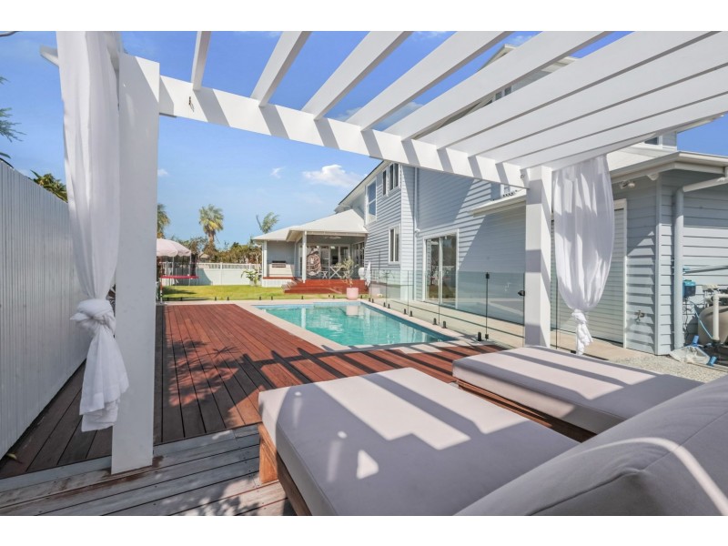 1 Dabchick Drive, Burleigh Waters QLD 4220