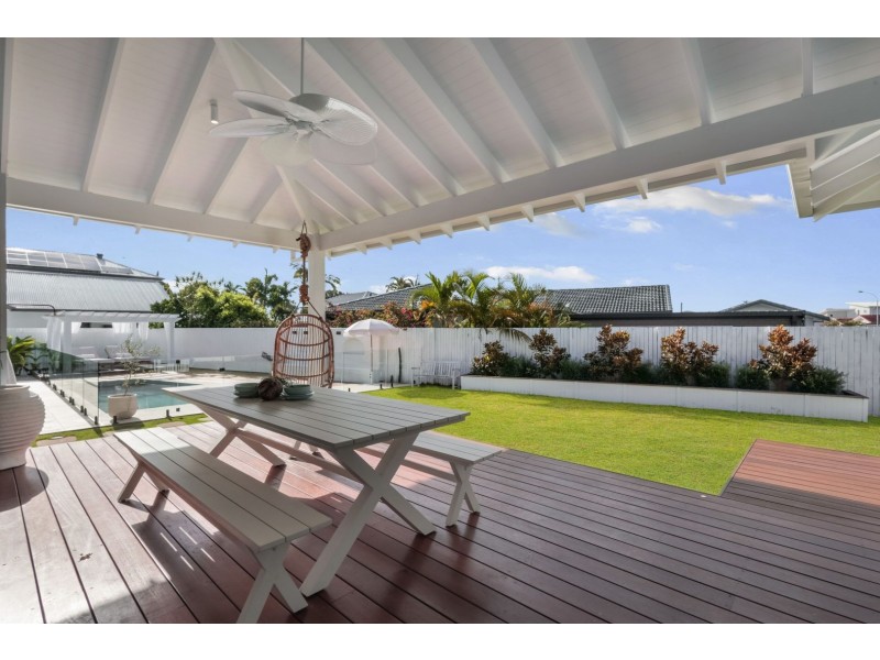 1 Dabchick Drive, Burleigh Waters QLD 4220