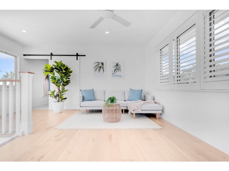 1 Dabchick Drive, Burleigh Waters QLD 4220