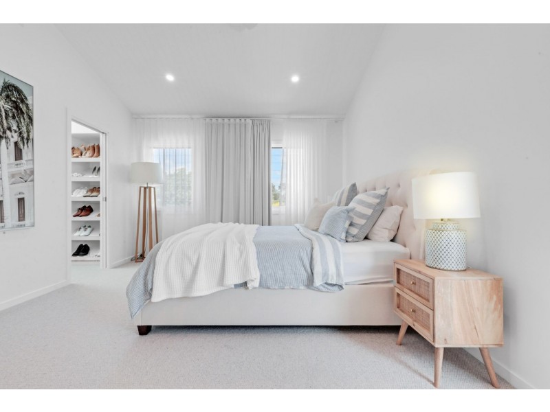1 Dabchick Drive, Burleigh Waters QLD 4220