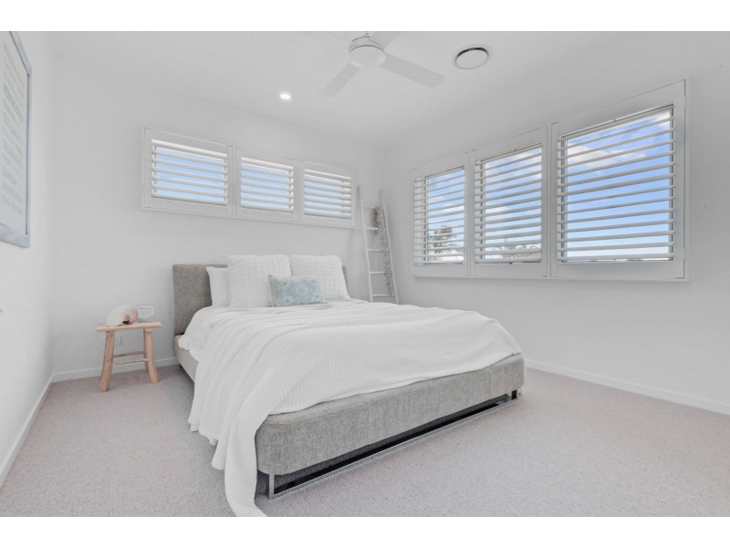 1 Dabchick Drive, Burleigh Waters QLD 4220