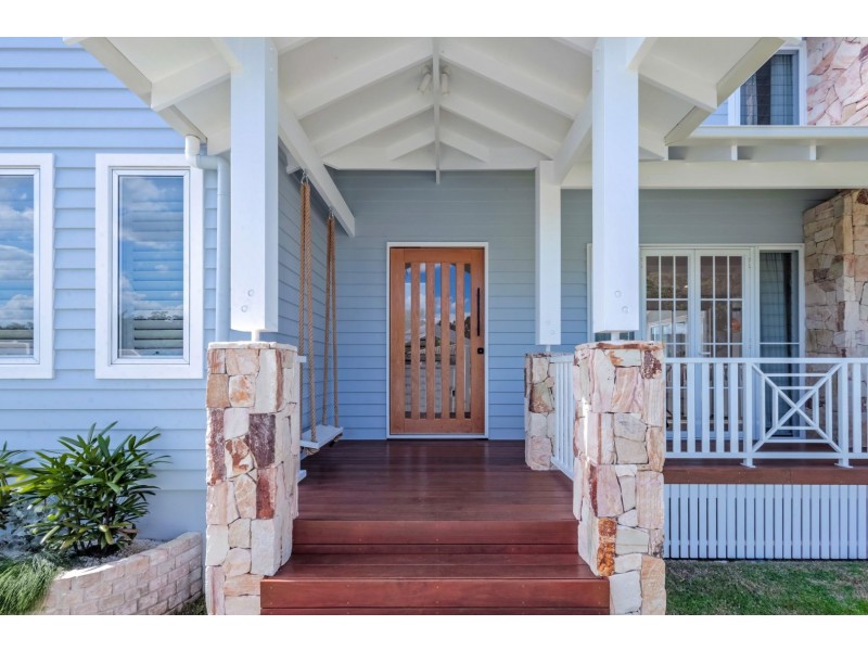 1 Dabchick Drive, Burleigh Waters QLD 4220