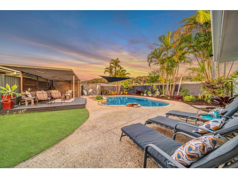 1 The Cross Road, Currumbin Waters QLD 4223