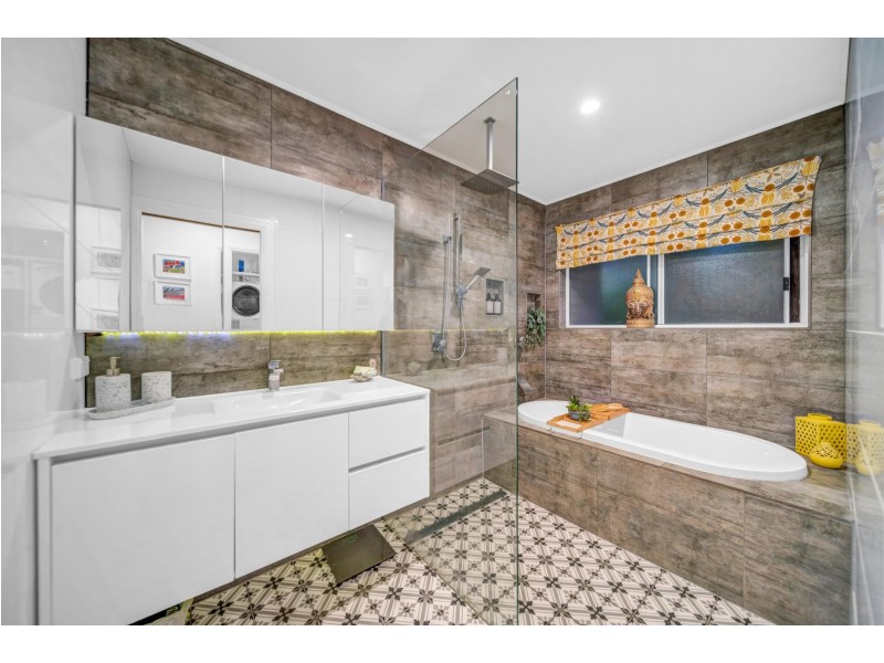 1 The Cross Road, Currumbin Waters QLD 4223