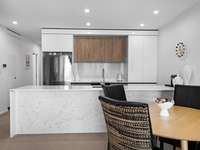 21/14 Elizabeth Avenue, Broadbeach QLD 4218