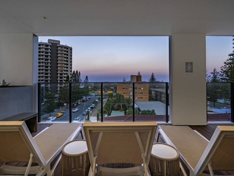 21/14 Elizabeth Avenue, Broadbeach QLD 4218