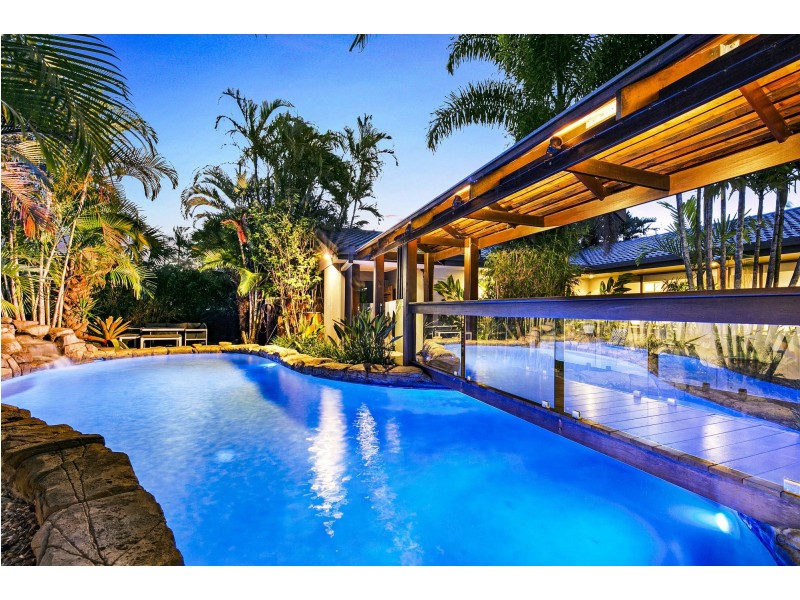 4 River Crescent, Broadbeach Waters QLD 4218
