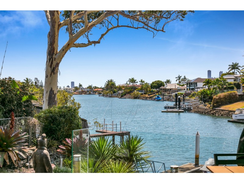 4 River Crescent, Broadbeach Waters QLD 4218