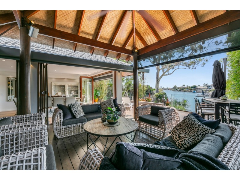 4 River Crescent, Broadbeach Waters QLD 4218