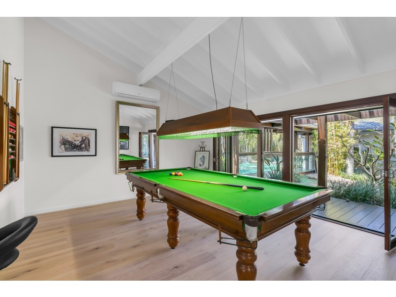 4 River Crescent, Broadbeach Waters QLD 4218