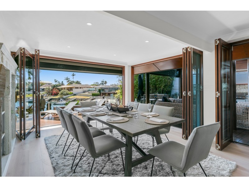4 River Crescent, Broadbeach Waters QLD 4218