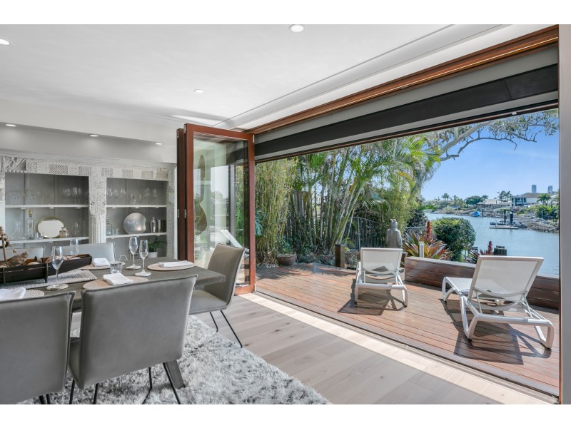 4 River Crescent, Broadbeach Waters QLD 4218