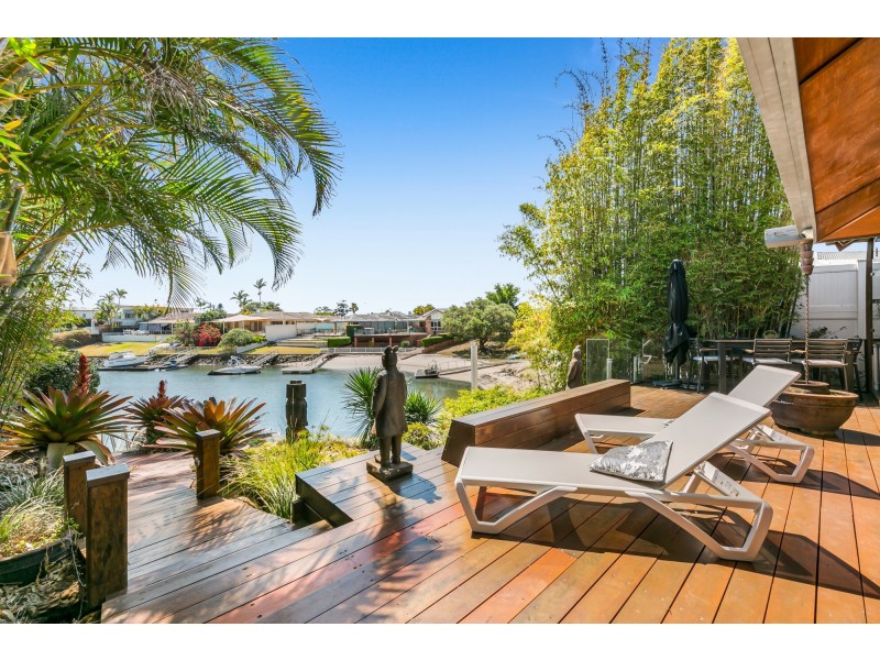 4 River Crescent, Broadbeach Waters QLD 4218