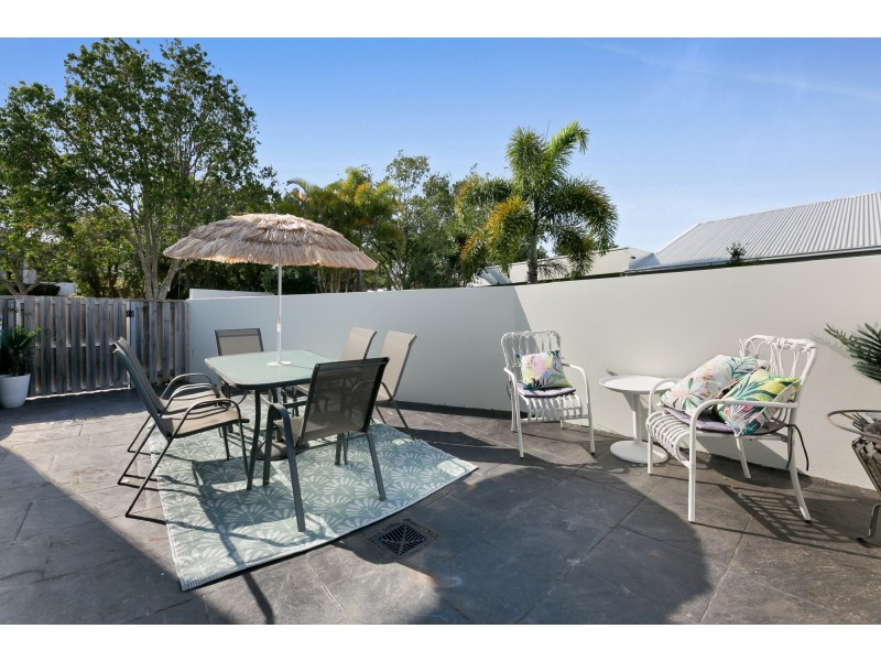 1/17 Andromeda Parade, Robina QLD 4226