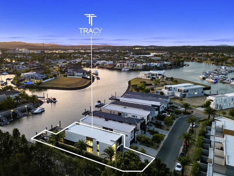 5001 Point Drive, Hope Island QLD 4212