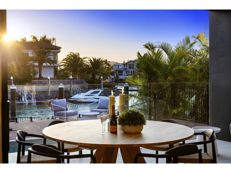 5001 Point Drive, Hope Island QLD 4212
