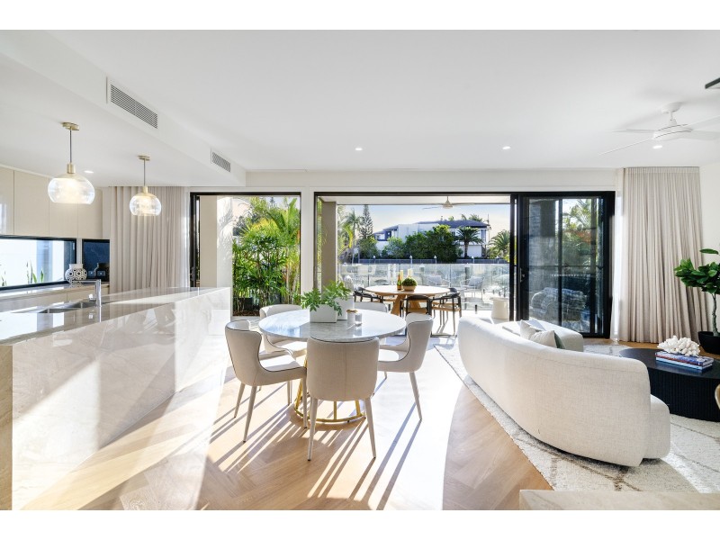 5001 Point Drive, Hope Island QLD 4212
