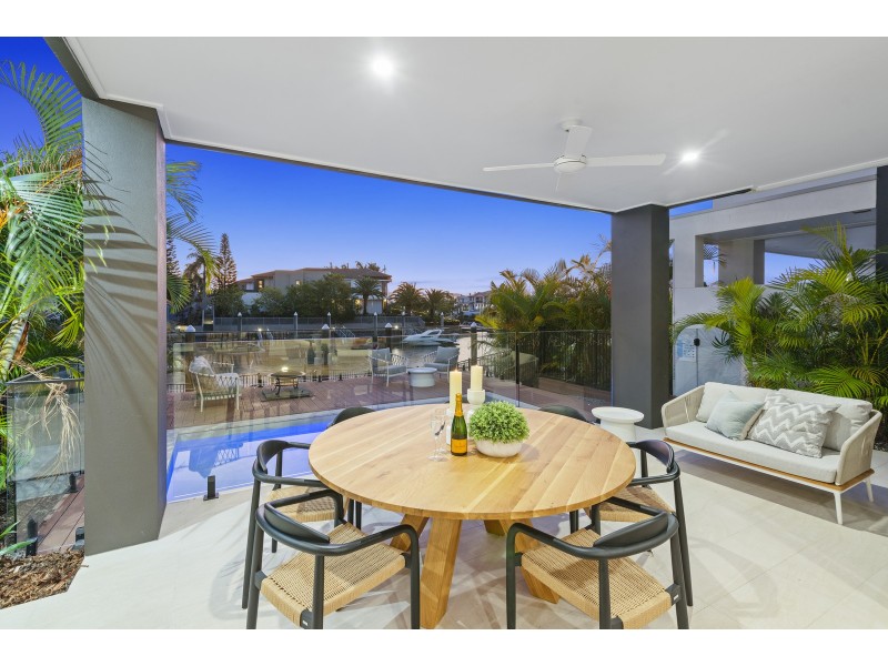 5001 Point Drive, Hope Island QLD 4212