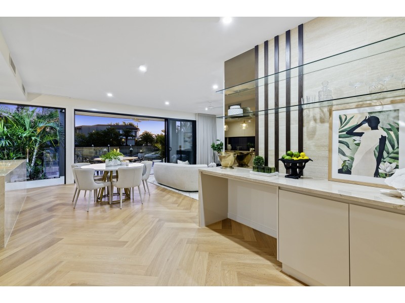 5001 Point Drive, Hope Island QLD 4212