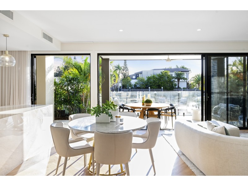 5001 Point Drive, Hope Island QLD 4212