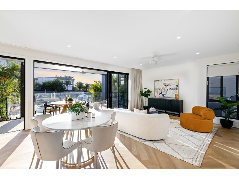 5001 Point Drive, Hope Island QLD 4212