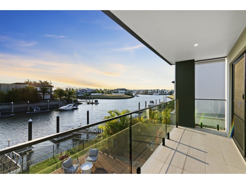 5001 Point Drive, Hope Island QLD 4212