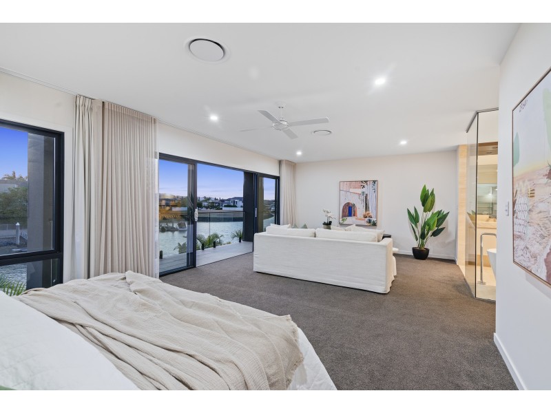 5001 Point Drive, Hope Island QLD 4212