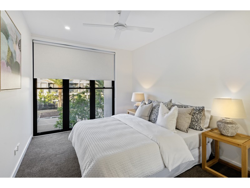 5001 Point Drive, Hope Island QLD 4212