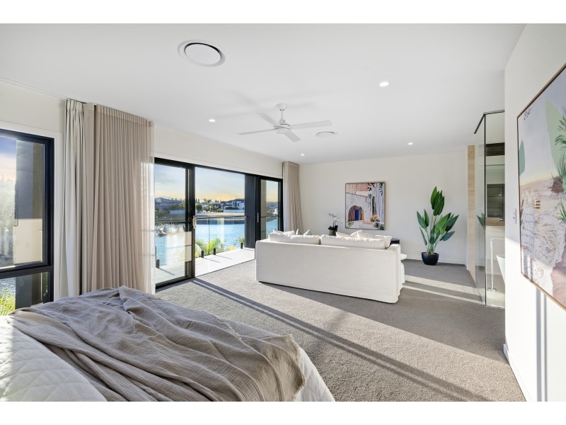 5001 Point Drive, Hope Island QLD 4212