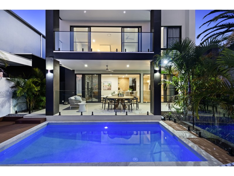 5001 Point Drive, Hope Island QLD 4212