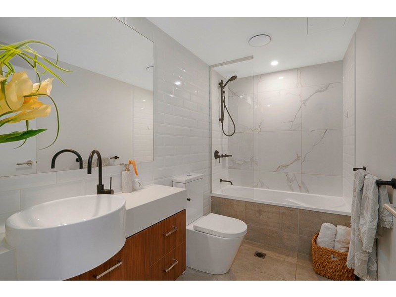 2408/397 Christine Avenue, Varsity Lakes QLD 4227