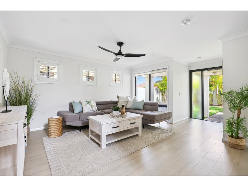 1/4 Leopardwood Circuit, Robina QLD 4226