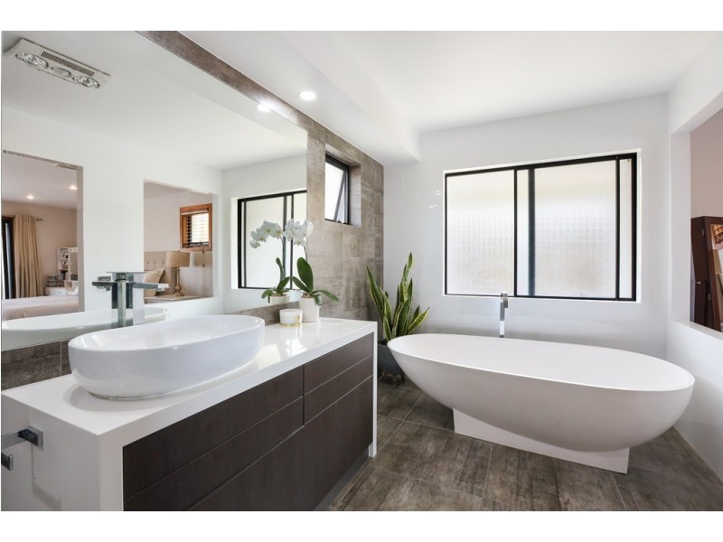 19 Hamersley Way, Worongary QLD 4213