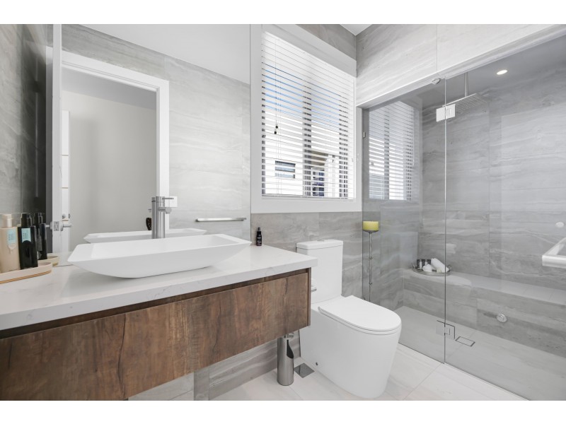 5039 Harbourview Drive, Hope Island QLD 4212