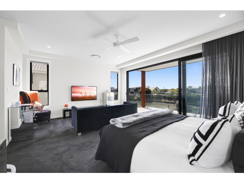 5039 Harbourview Drive, Hope Island QLD 4212