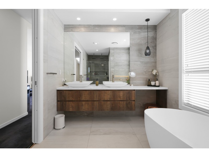 5039 Harbourview Drive, Hope Island QLD 4212