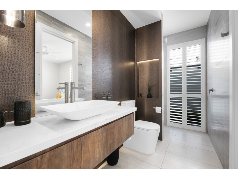 5039 Harbourview Drive, Hope Island QLD 4212