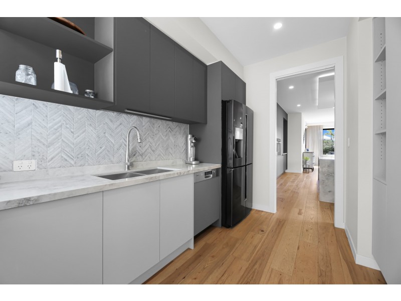 5039 Harbourview Drive, Hope Island QLD 4212