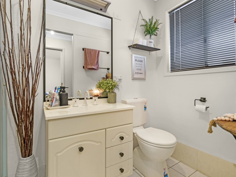 34 Cootharaba Drive, Helensvale QLD 4212